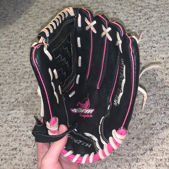 Worth softball glove. - Picture 1 of 5